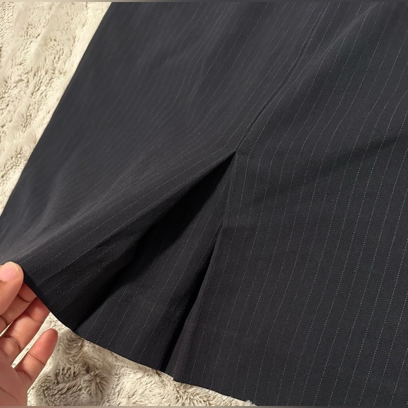 Banana Republic Black Pinstripe Mini Skirt Size 2P - Picture 8 of 10